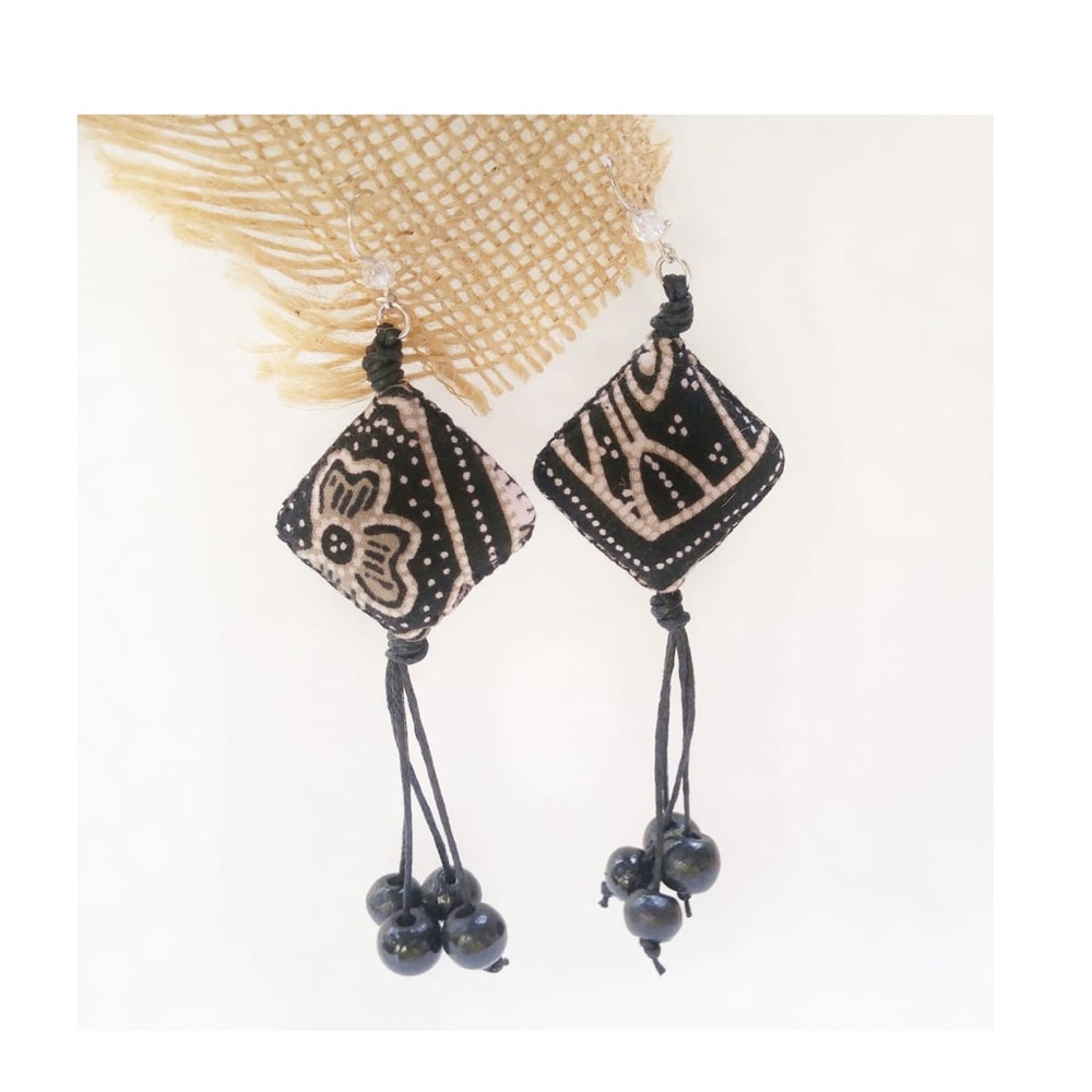 NWT Handmade Batik Bead Diamond Earrings